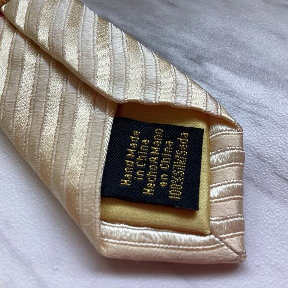 Donald Trump Men's Repp Tie Gold Vintage Signature Collection, Ultra MAGA USA - Picture 6 of 7